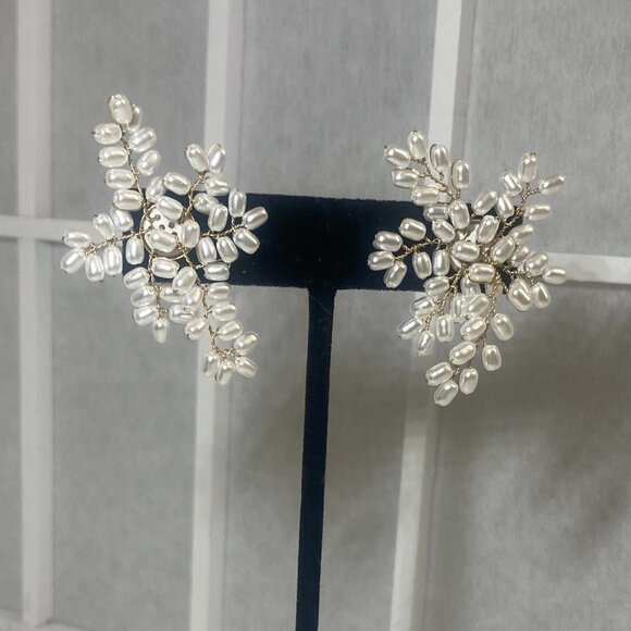 White Cluster wired delicate Pearl earrings Jewelry Borrowed & Blue Dillard's - Picture 5 of 8